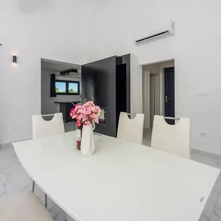 Mizar Villa