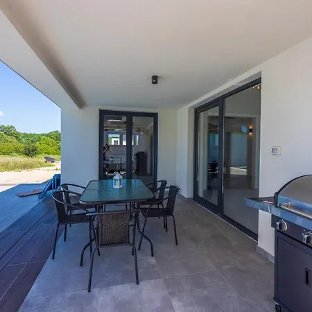 Mizar Villa *