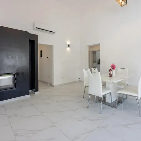Mizar Villa *